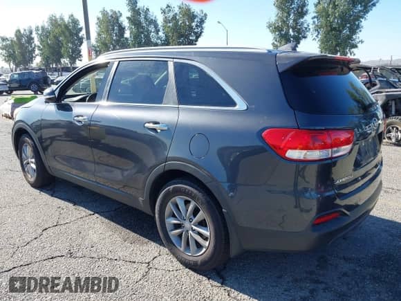 2018 Kia Sorento L with VIN 5XYPG4A35JG341786, listed as a IAAI auction lot 42707108 with 165,857 mi miles and . Bid and sale history available at DreamBid. Image 3.
