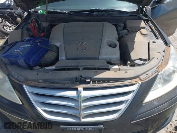 2009 Hyundai Genesis with VIN KMHGC46E59U061085, listed as a IAAI auction lot 42809791 with 179,766 mi miles and . Bid and sale history available at DreamBid. Image 10.