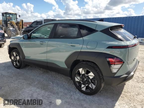 2025 Hyundai Kona SEL z VIN KM8HB3AB3SU194481, wystawiony jako Copart lot #79315134 z przebiegiem 5 863 mil mil oraz Nie do naprawy • Non repairable. Historia ofert i sprzedaży dostępna na DreamBid. Obrazek 2.