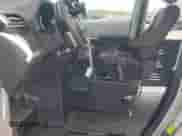 2024 Toyota Sienna Platinum z VIN 5TDERKEC3RS196035, wystawiony jako Copart lot #52682415 z przebiegiem 3 597 mil mil oraz Szkoda całkowita • Salvage title. Historia ofert i sprzedaży dostępna na DreamBid. Obrazek 7.