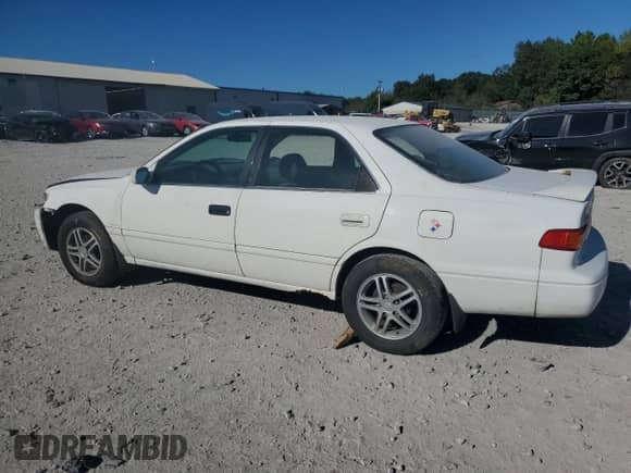 2000 Toyota Camry LE z VIN 4T1BG22K3YU963859, wystawiony jako Copart lot #84293185 z przebiegiem 243 246 mil mil oraz Czysty tytuł • Clean title. Historia ofert i sprzedaży dostępna na DreamBid. Obrazek 2.