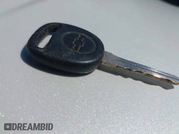 2000 Chevrolet Blazer LT with VIN 1GNDT13W0Y2135372, listed as a IAAI auction lot 41805862 with 174,862 mi miles and . Bid and sale history available at DreamBid. Image 11.