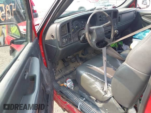 2000 Chevrolet Silverado 1500 LS with VIN 1GCEC14W0YZ292676, listed as a IAAI auction lot 42950714 with 149,605 mi miles and . Bid and sale history available at DreamBid. Image 5.