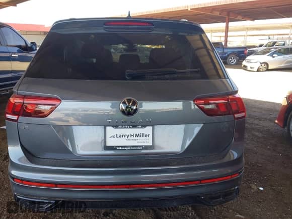 2024 Volkswagen Tiguan SE R-Line Black с VIN 3VVCB7AX4RM046261, выставлен на аукционе IAAI как лот 42327569 с пробегом 15 428 миль миль и . История ставок и продаж доступна на DreamBid. Изображение 17.