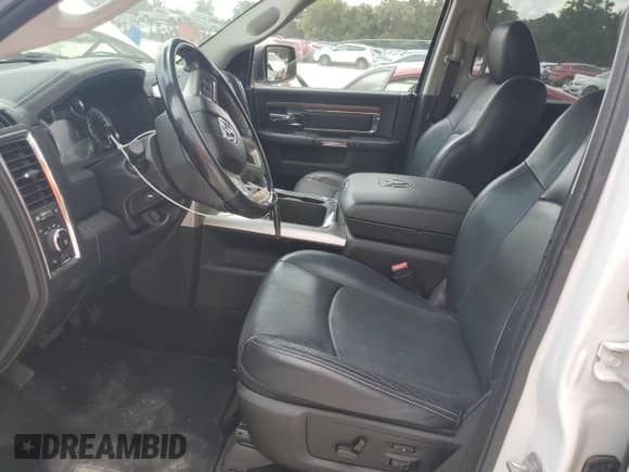 2017 Ram 1500 Laramie z VIN 1C6RR6NT5HS596782, wystawiony jako Copart lot #66124135 z przebiegiem 108 009 mil mil oraz Szkoda całkowita • Salvage title. Historia ofert i sprzedaży dostępna na DreamBid. Obrazek 7.