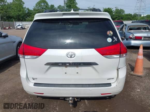 2011 Toyota Sienna XLE AAS с VIN 5TDYK3DC2BS120482, выставлен на аукционе IAAI как лот 42289237 с пробегом 324 817 миль миль и . История ставок и продаж доступна на DreamBid. Изображение 16.