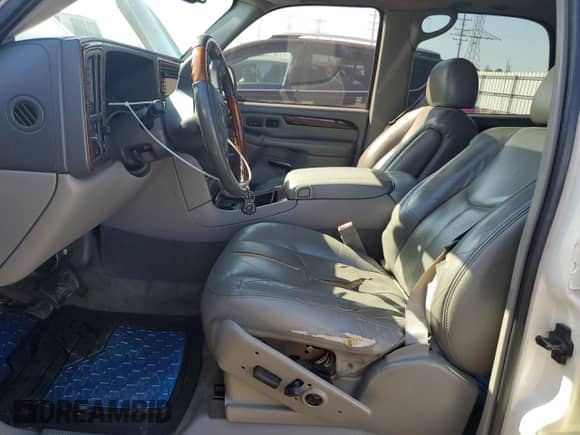 2004 Cadillac Escalade with VIN 1GYEK63NX4R109202, listed as a Copart auction lot 84244305 with Not provided miles and Salvage title. Bid and sale history available at DreamBid. Image 7.