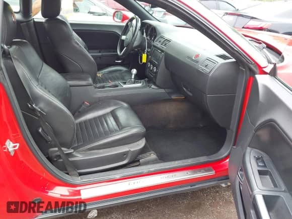 2009 Dodge Challenger R/T z VIN 2B3LJ54T09H563037, wystawiony jako IAAI lot #43288315 z przebiegiem 190 806 mil mil oraz . Historia ofert i sprzedaży dostępna na DreamBid. Obrazek 5.