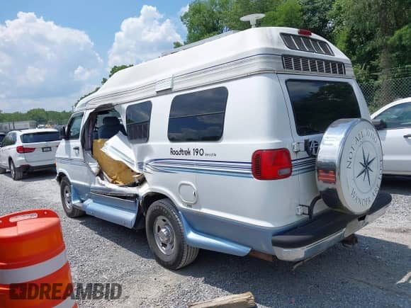 2000 Dodge RAM with VIN 2B6KB31YXYK175461, listed as a IAAI auction lot 42671886 with 163,104 mi miles and . Bid and sale history available at DreamBid. Image 3.