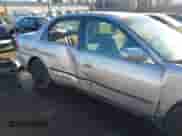 1998 Honda Accord LX z VIN 1HGCG1642WA070628, wystawiony jako IAAI lot #41457636 z przebiegiem 260 036 mil mil oraz . Historia ofert i sprzedaży dostępna na DreamBid. Obrazek 18.