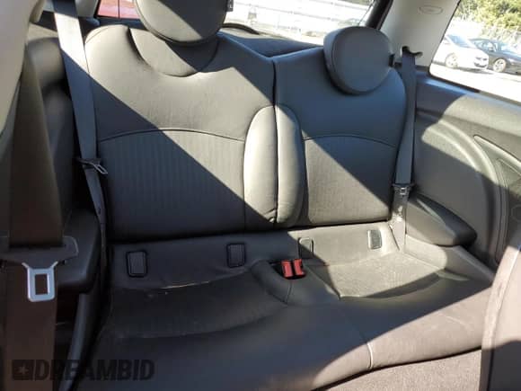 2008 MINI Hardtop z VIN WMWMF33578TU66475, wystawiony jako Copart lot #86458805 z przebiegiem 74 734 mil mil oraz Szkoda całkowita • Salvage title. Historia ofert i sprzedaży dostępna na DreamBid. Obrazek 10.