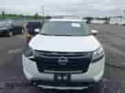 2024 Nissan Pathfinder Platinum с VIN 5N1DR3DK0RC264301, выставлен на аукционе IAAI как лот 42513789 с пробегом 20 713 миль миль и . История ставок и продаж доступна на DreamBid. Изображение 13.