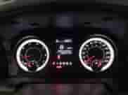 2017 Ram 1500 Express z VIN 1C6RR7FT9HS767764, wystawiony jako IAAI lot #42981188 z przebiegiem 108 411 mil mil oraz . Historia ofert i sprzedaży dostępna na DreamBid. Obrazek 7.