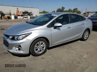 2019 Chevrolet Cruze LS с VIN 1G1BC5SM3K7147025, выставлен на аукционе Copart как лот 70678085 с пробегом 47 057 миль миль и Списание • Salvage title. История ставок и продаж доступна на DreamBid. Изображение 1.