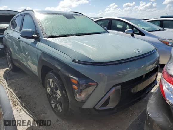 2024 Hyundai Kona SEL z VIN KM8HC3AB8RU134770, wystawiony jako Copart lot #74939454 z przebiegiem 5 049 mil mil oraz Nie do naprawy • Non repairable. Historia ofert i sprzedaży dostępna na DreamBid. Obrazek 5.