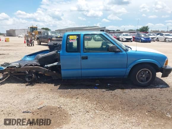 1995 Chevrolet S-10 LS с VIN 1GCCS19Z9S8262487, выставлен на аукционе IAAI как лот 42671024 с пробегом 227 670 миль миль и . История ставок и продаж доступна на DreamBid. Изображение 13.