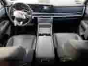 2024 Hyundai Santa Fe Limited z VIN 5NMP4DGLXRH018898, wystawiony jako Copart lot #42703645 z przebiegiem 20 058 mil mil oraz Czysty tytuł • Clean title. Historia ofert i sprzedaży dostępna na DreamBid. Obrazek 8.