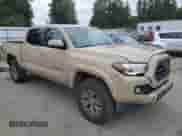 2018 Toyota Tacoma SR5 z VIN 3TMAZ5CN9JM063918, wystawiony jako Copart lot #82554545 z przebiegiem 276 874 mil mil oraz Szkoda całkowita • Salvage title. Historia ofert i sprzedaży dostępna na DreamBid. Obrazek 4.
