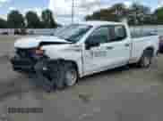 2020 Chevrolet Silverado 1500 Work Truck z VIN 1GCRWAEF6LZ172056, wystawiony jako Copart lot #61770935 z przebiegiem 56 828 mil mil oraz Szkoda całkowita • Salvage title. Historia ofert i sprzedaży dostępna na DreamBid. Obrazek 1.