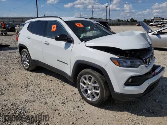 2024 Jeep Compass Latitude Lux с VIN 3C4NJDFN5RT152000, выставлен на аукционе Copart как лот 71422235 с пробегом Не указан миль и Списание • Salvage title. История ставок и продаж доступна на DreamBid. Изображение 4.