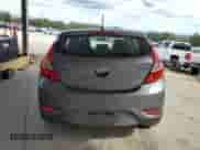 2015 Hyundai Accent GS z VIN KMHCT5AE4FU231752, wystawiony jako Copart lot #81463195 z przebiegiem 109 312 mil mil oraz Szkoda całkowita • Salvage title. Historia ofert i sprzedaży dostępna na DreamBid. Obrazek 6.