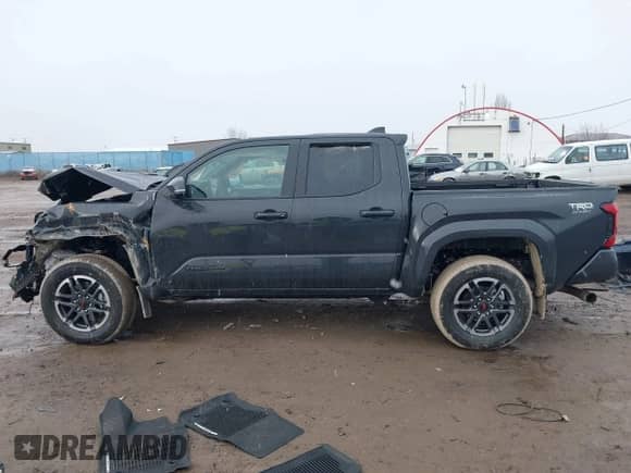 2024 Toyota Tacoma SR5 with VIN 3TMLB5JNXRM055645, listed as a IAAI auction lot 41208771 with 984 mi miles and . Bid and sale history available at DreamBid. Image 15.