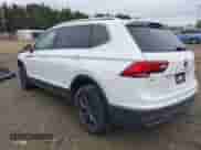 2024 Volkswagen Tiguan SE z VIN 3VVMB7AX8RM049460, wystawiony jako IAAI lot #41137906 z przebiegiem 13 879 mil mil oraz . Historia ofert i sprzedaży dostępna na DreamBid. Obrazek 3.