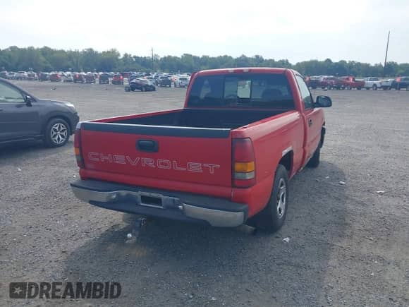 1999 Chevrolet Silverado 1500 LS z VIN 1GCEC14W8XZ187477, wystawiony jako IAAI lot #43217429 z przebiegiem 394 436 mil mil oraz . Historia ofert i sprzedaży dostępna na DreamBid. Obrazek 4.