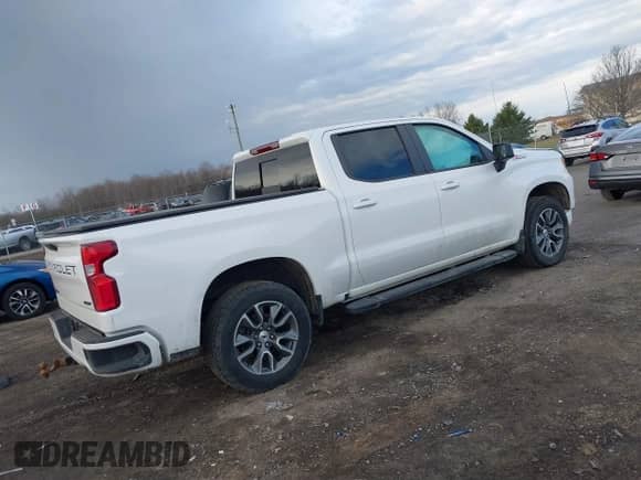 2022 Chevrolet Silverado 1500 RST z VIN 3GCUDEET5NG690627, wystawiony jako IAAI lot #41832932 z przebiegiem 39 435 mil mil oraz . Historia ofert i sprzedaży dostępna na DreamBid. Obrazek 4.