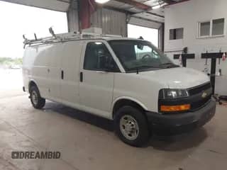 2018 Chevrolet Express Cargo z VIN 1GCWGBFGXJ1290152, wystawiony jako IAAI lot #42703450 z przebiegiem 99 066 mil mil oraz . Historia ofert i sprzedaży dostępna na DreamBid. Obrazek 1.