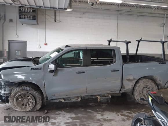 2024 Chevrolet Silverado 1500 Custom Trail Boss с VIN 3GCUDCEDXRG355740, выставлен на аукционе IAAI как лот 42147056 с пробегом 12 987 миль миль и . История ставок и продаж доступна на DreamBid. Изображение 14.