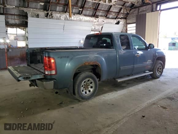 2013 GMC Sierra 1500 SL z VIN 1GTR2UEA1DZ280250, wystawiony jako Copart lot #80834645 z przebiegiem 221 913 mil mil oraz Czysty tytuł • Clean title. Historia ofert i sprzedaży dostępna na DreamBid. Obrazek 3.