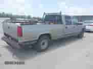 1998 Chevrolet Silverado 3500 z VIN 1GCGC33R8WF058641, wystawiony jako IAAI lot #42698099 z przebiegiem 318 938 mil mil oraz . Historia ofert i sprzedaży dostępna na DreamBid. Obrazek 4.