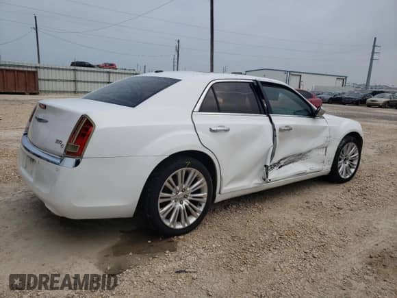 2011 Chrysler 300 C z VIN 2C3CA6CT6BH522993, wystawiony jako Copart lot #86482524 z przebiegiem 226 108 mil mil oraz Szkoda całkowita • Salvage title. Historia ofert i sprzedaży dostępna na DreamBid. Obrazek 3.