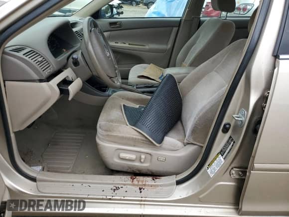 2004 Toyota Camry LE z VIN 4T1BE32K34U930804, wystawiony jako Copart lot #81278975 z przebiegiem Nie podano mil oraz Szkoda całkowita • Salvage title. Historia ofert i sprzedaży dostępna na DreamBid. Obrazek 7.