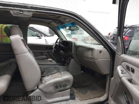 2000 Chevrolet Silverado 1500 LS with VIN 2GCEC19T3Y1333843, listed as a IAAI auction lot 41721344 with Not provided miles and . Bid and sale history available at DreamBid. Image 5.