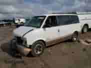 2000 Chevrolet Astro z VIN 1GNDM19W8YB154871, wystawiony jako Copart lot #64018135 z przebiegiem 162 629 mil mil oraz Szkoda całkowita • Salvage title. Historia ofert i sprzedaży dostępna na DreamBid. Obrazek 1.