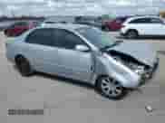 2005 Toyota Corolla LE с VIN 1NXBR32E95Z448810, выставлен на аукционе Copart как лот 87046715 с пробегом 266 757 миль миль и Списание • Salvage title. История ставок и продаж доступна на DreamBid. Изображение 4.