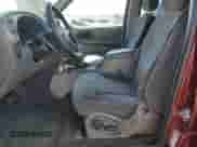 2004 Chevrolet TrailBlazer EXT LS z VIN 1GNET16S246202246, wystawiony jako Copart lot #69301175 z przebiegiem 177 693 mil mil oraz Czysty tytuł • Clean title. Historia ofert i sprzedaży dostępna na DreamBid. Obrazek 7.