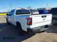 2024 Nissan Frontier S z VIN 1N6ED1CL5RN639610, wystawiony jako IAAI lot #41705932 z przebiegiem 17 919 mil mil oraz . Historia ofert i sprzedaży dostępna na DreamBid. Obrazek 3.