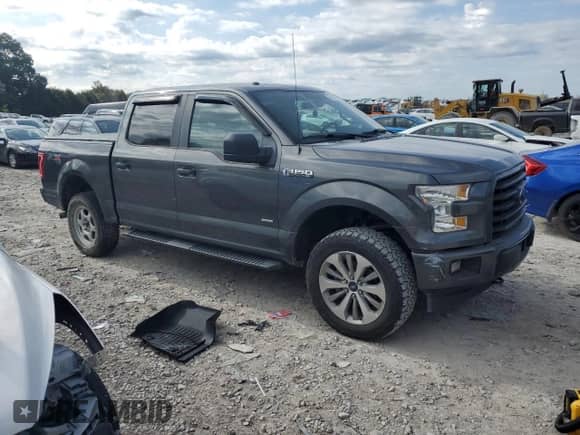 2017 Ford F-150 XLT with VIN 1FTEW1EG8HFB06382, listed as a Copart auction lot 85886695 with 153,641 mi miles and Clean title. Bid and sale history available at DreamBid. Image 4.