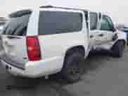 2007 Chevrolet Suburban LTZ z VIN 1GNFC16077R223342, wystawiony jako IAAI lot #42513496 z przebiegiem 256 637 mil mil oraz . Historia ofert i sprzedaży dostępna na DreamBid. Obrazek 4.