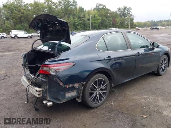 2021 Toyota Camry SE Nightshade z VIN 4T1G11AK1MU559391, wystawiony jako IAAI lot #43300222 z przebiegiem 68 327 mil mil oraz . Historia ofert i sprzedaży dostępna na DreamBid. Obrazek 4.