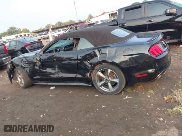 2017 Ford Mustang V6 z VIN 1FATP8EM5H5285088, wystawiony jako IAAI lot #43135719 z przebiegiem 76 248 mil mil oraz . Historia ofert i sprzedaży dostępna na DreamBid. Obrazek 15.