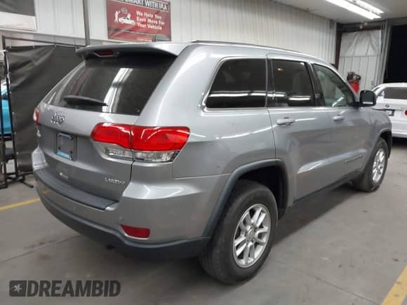 2018 Jeep Grand Cherokee Altitude z VIN 1C4RJEAG7JC402871, wystawiony jako IAAI lot #42967016 z przebiegiem 65 023 mil mil oraz . Historia ofert i sprzedaży dostępna na DreamBid. Obrazek 4.