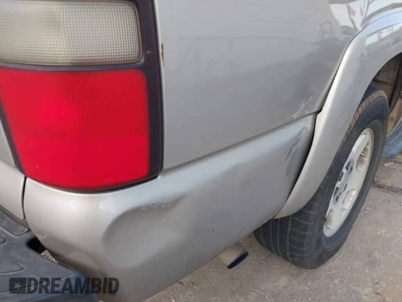 2005 Chevrolet Suburban LS с VIN 3GNEC16Z85G157682, выставлен на аукционе IAAI как лот 41508025 с пробегом 257 001 миль миль и . История ставок и продаж доступна на DreamBid. Изображение 6.