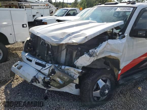 2004 Chevrolet Silverado 3500 с VIN 1GCJC33154F104505, выставлен на аукционе Copart как лот 71030344 с пробегом Не указан миль и Списание • Salvage title. История ставок и продаж доступна на DreamBid. Изображение 9.