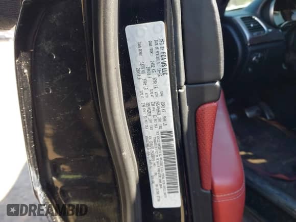 2017 Jeep Grand Cherokee SRT z VIN 1C4RJFDJ2HC696025, wystawiony jako IAAI lot #41863274 z przebiegiem 126 949 mil mil oraz . Historia ofert i sprzedaży dostępna na DreamBid. Obrazek 9.