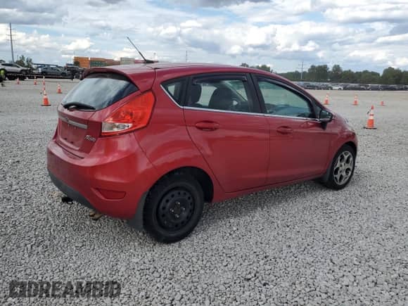2011 Ford Fiesta SES z VIN 3FADP4FJ7BM104334, wystawiony jako Copart lot #70683695 z przebiegiem 96 056 mil mil oraz Szkoda całkowita • Salvage title. Historia ofert i sprzedaży dostępna na DreamBid. Obrazek 3.