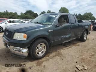 2004 Ford F-150 STX z VIN 1FTRX12W54NA12177, wystawiony jako Copart lot #64086915 z przebiegiem 178 483 mil mil oraz Szkoda całkowita • Salvage title. Historia ofert i sprzedaży dostępna na DreamBid. Obrazek 1.